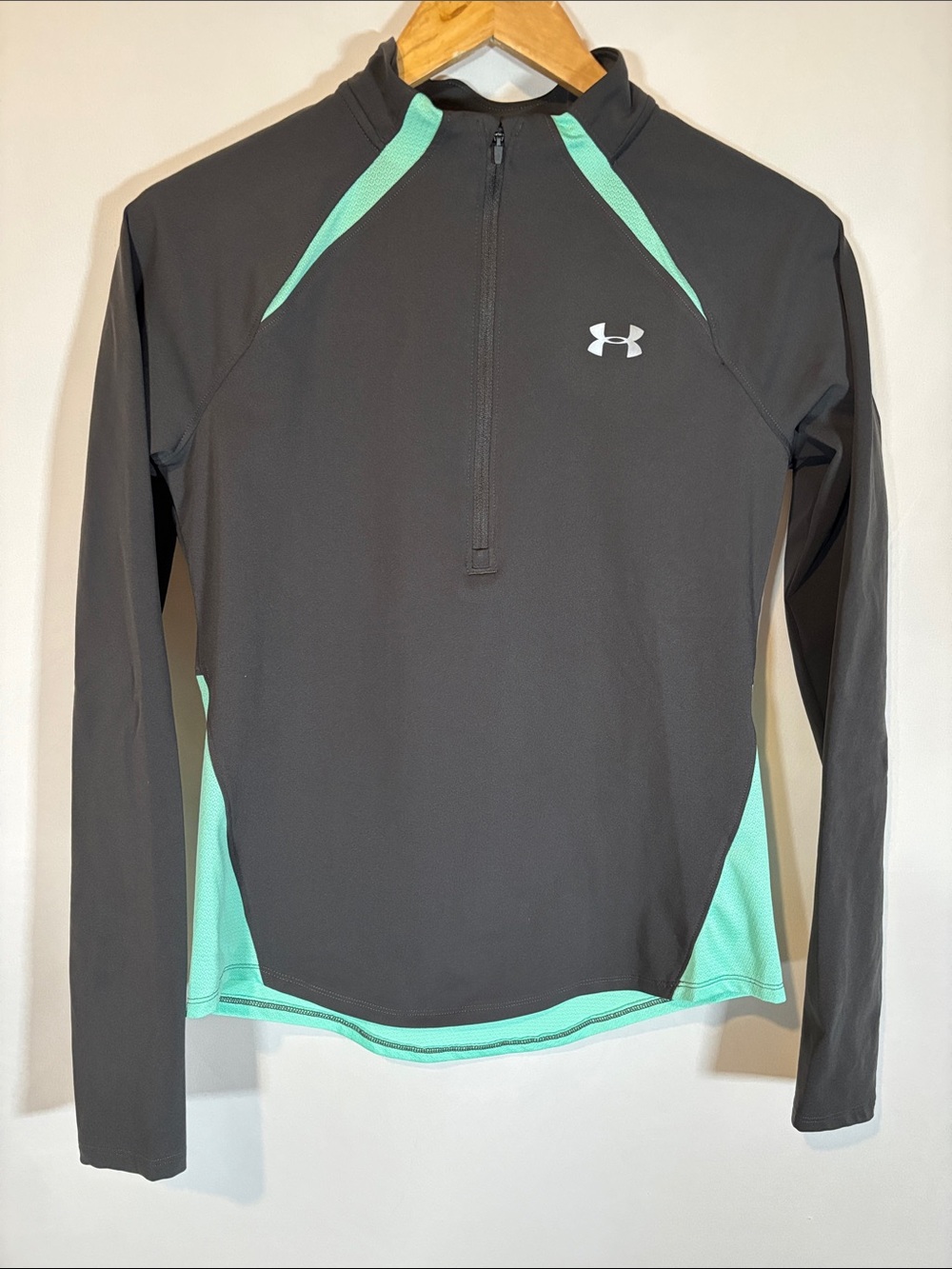 Under Armour Run Heat gear grey & turquoise Quarter-Zip Performance Top